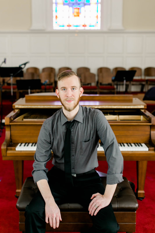 Christopher Kraus at the organ console